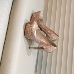 Super hot stiletto worn 2x exc cond. size 6-7